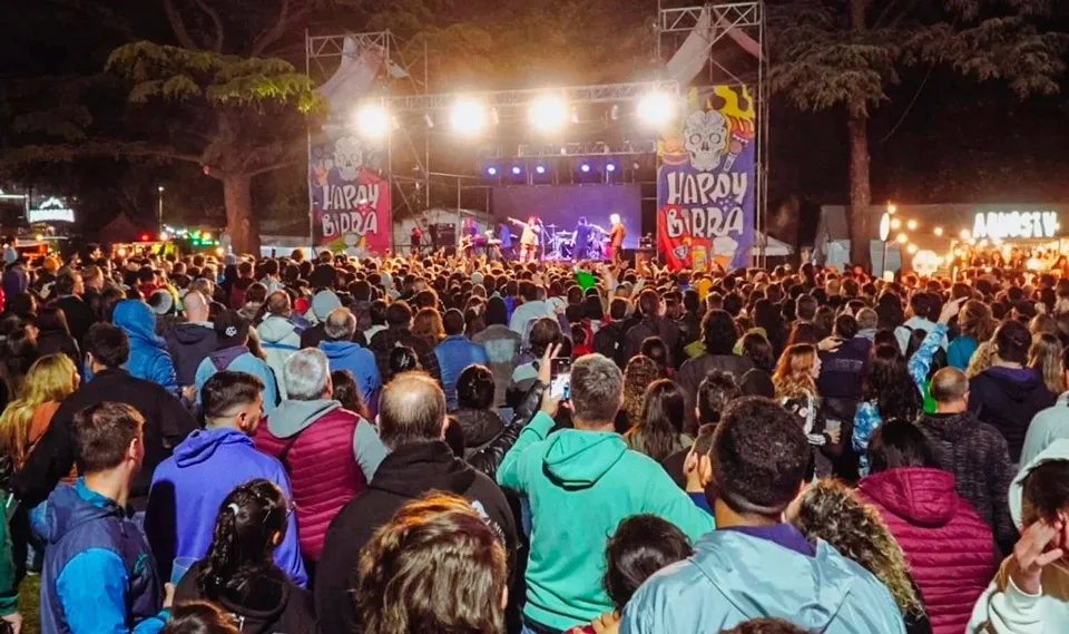 Turf. Artistas de fuerte convocatoria nacional y proyectos locales, entrada libre y gratuita Turf. Artistas de fuerte convocatoria nacional y proyectos locales, entrada libre y gratuita