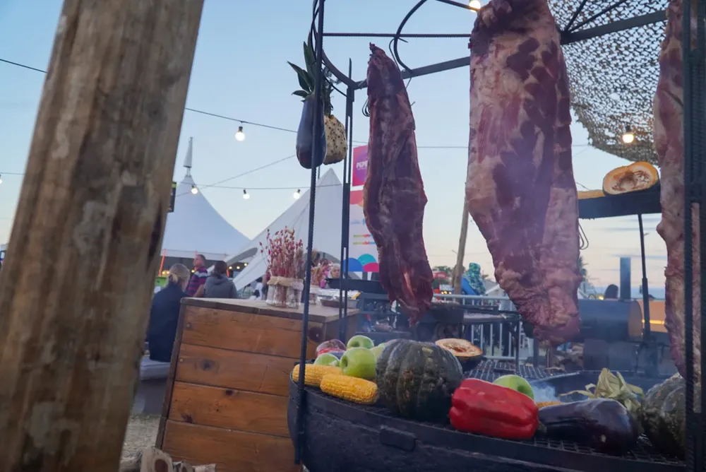 La propuesta de este año anticipa una nueva edición con gran participación de proyectos gastronómicos, cervecerías, gintonerías, vermuterías y productores de alimentos y bebidas de distintas regiones. 1