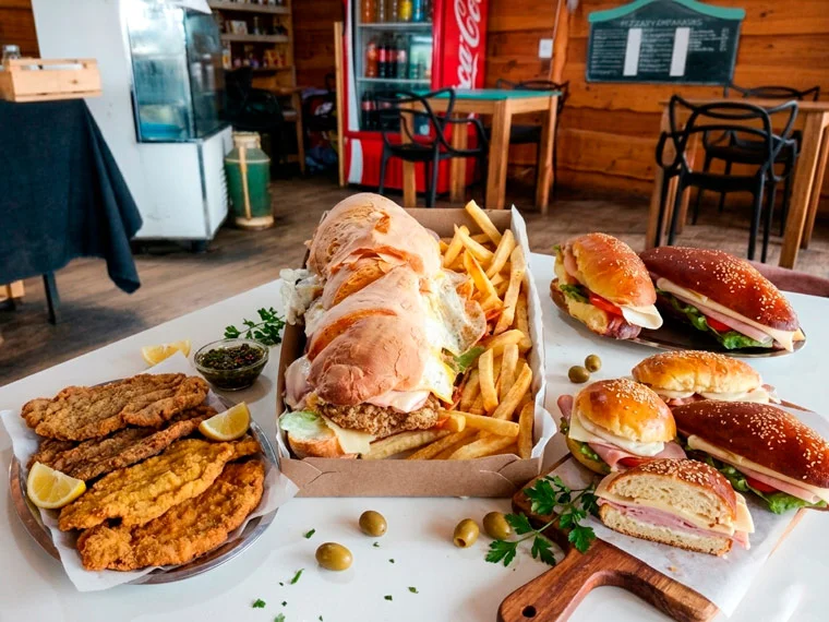Lomitos, milanesas y sándwiches de fiambre seleccionado