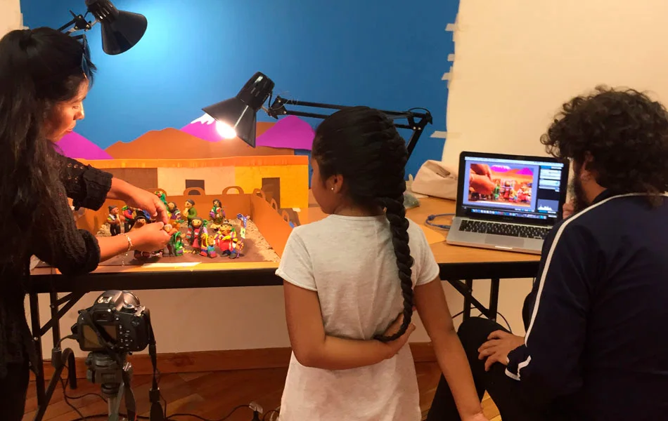 modelado de personaje de plastilina en una escena del cortometraje 2